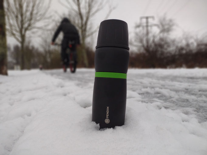 Pendix-Trinkflasche im Schnee