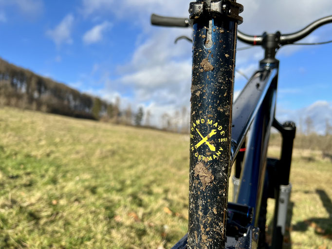 Der steile 77° Sitzwinkel hingegen hilft der optimalen Sitzposition beim Bergauffahren. © Velototal