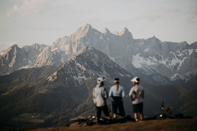 Biker-Service-Angebot: von geführten Touren und individuellen Techniktrainings bis hin zu erstklassigem Bikeverleih ©MBH