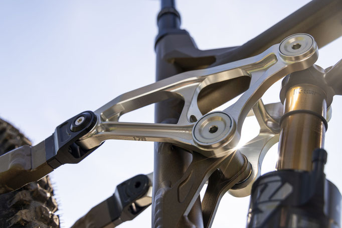 Hinterraddämpfer am S18 Swift ©Niko Grobe, Nicolai