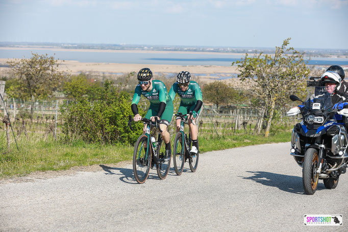 (Copyright: sportshot.de) - Die Olympiasieger Arlt und Wendl beim Zeitfahren