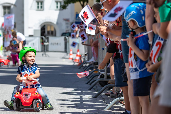 Die Kinder hatten viel Spaß, hier ein Teilnehmer des Bobbycar-Rennens © EXPA Pictures