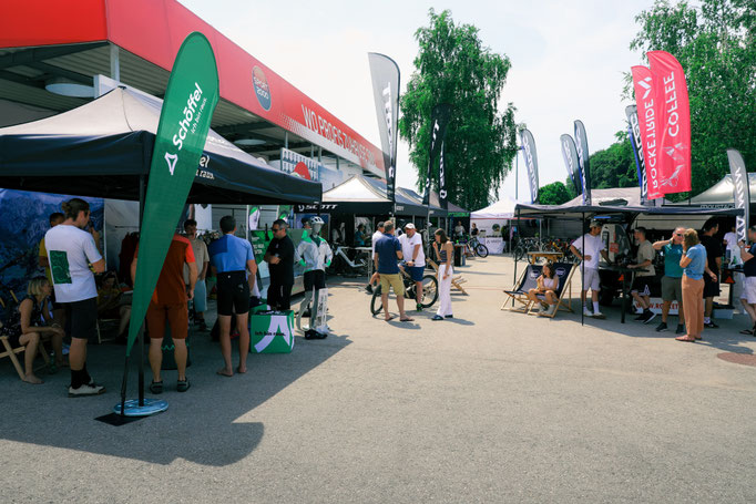 Das Festivalgelände ist Treffpunkt für Gespräche, neue Ideen und Vernetzung. © SPORT 2000 Österreich