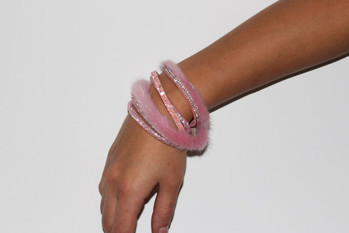 Rosa Wickelarmband 85€