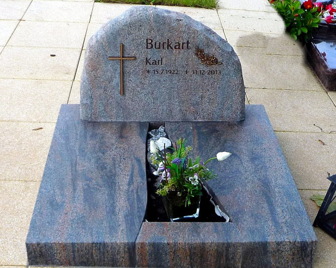 Urnengrab geschliffen und beflammt