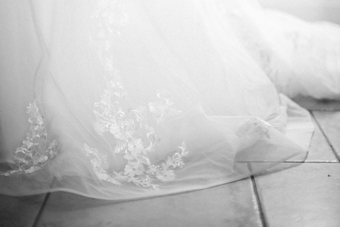 Delphine Grigné, photographe Sarthe, détails robe mariée