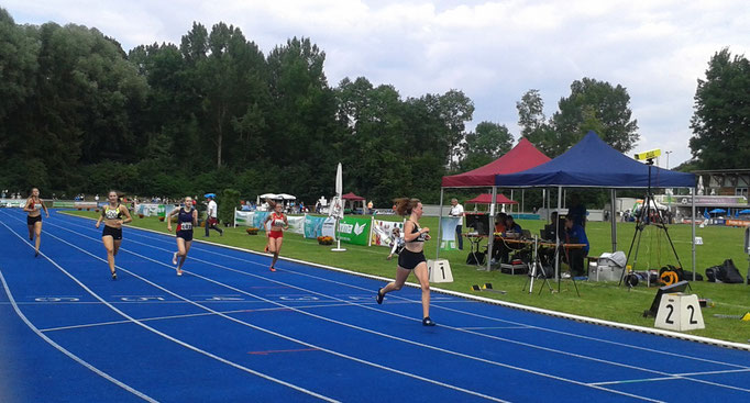 Magdalena läuft neue pers. Bestzeit über 400m: 60,70s