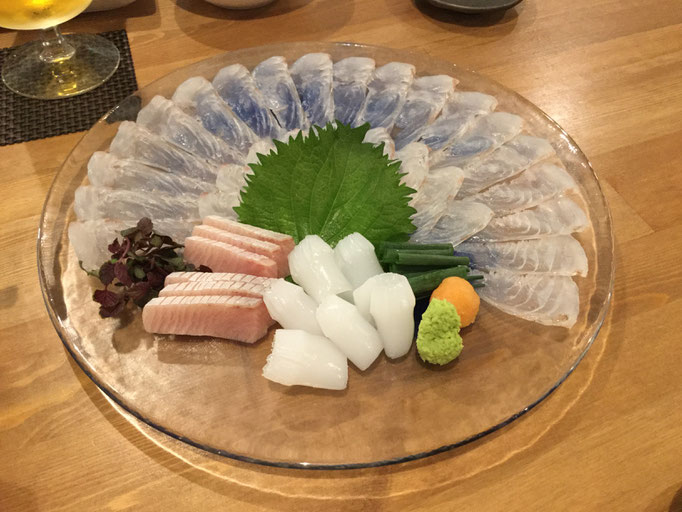 忘年会・歓送迎会のご予約承ります。「15名様以上」のご予約で「お店貸切にできます」存分楽しんで頂ければ私たちも嬉しいです!
●「忘年会 新年会 特別メニュー!自家製ローストビーフ!
プレミアムな飲み放題付き」税込\4800
●季節の小鉢 ●シェフ気まぐれ麺料理
●シラスのシーザーサラダ ●人気の出汁巻き卵
●天然魚刺身の盛り合わせ ●お雑炊
● 自家製ローストビーフ ●アイスクリーム
●また「飲み放題メニュー」に+\1000すると、日本酒好きにはたまらない!「厳選日本酒 ・旬酒5酒!」も飲み放題にできます。(グループ単位での注文になります)
●クラフトビール始めました!!寒川町内ではなかなか飲めないクラフトビール!ぜひ飲みにいらしてください
★お店貸切りのお客様だけに!!
楽しい空間をもっと、もっと楽しく!!
自分達だけの空間に!!
● プロジェクター無料貸し出しいたします!(サプライズ映像を流したり・・・)
●ピアノの無料貸し出しいたします!(ピアノ演奏を楽しんだり・・・コーラスなどにもいかがですか?ギターやピアノが弾ける方がいらしたら、セッションなんかも楽しいですよね~(*'▽'))
★F's Kitchenのこだわり★
![