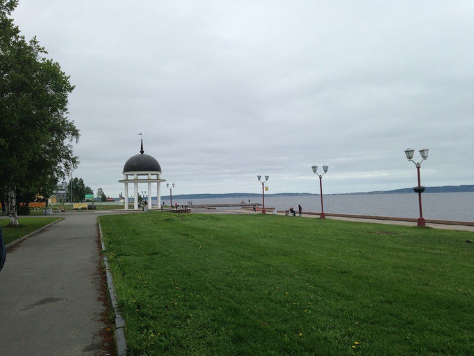 Auf der Uferpromenade von Petrosavodsk