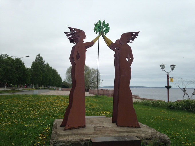 Skulptur an der Uferpromenade