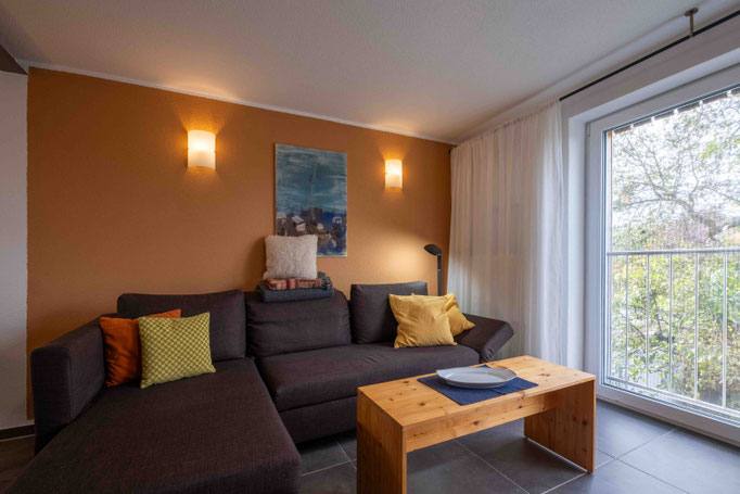 Bequemes Sofa mit Stoffbezug in braun, ökologisch hergestellt