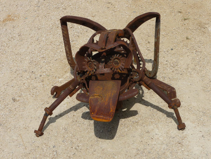 Grenouille h 30 cm  L 55cm larg 55cm      indisponible