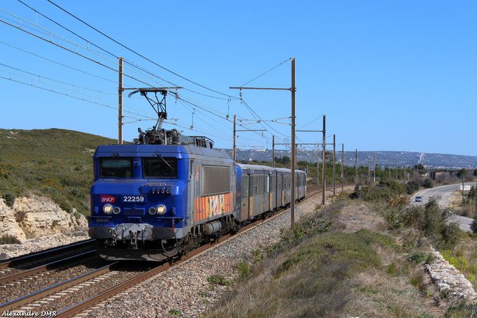 BB 22259 et RRR 314 sur un TER Marseille St Charles-Avignon. Saint Chamas, 25 Février 2015