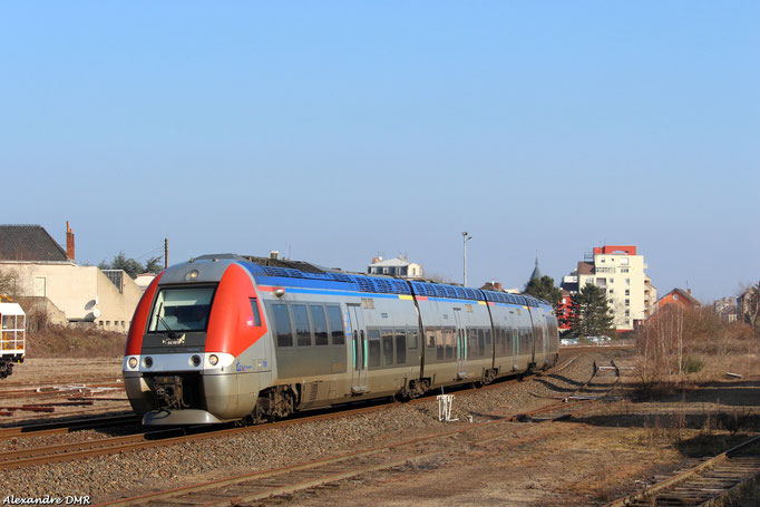 B 81795-96 sur le TER 875504 reliant Montchanin à Clermont Ferrand. Montceau les Mines, 19 Février 2015