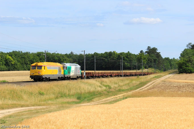BB 67407 et BB 67474 sur un train de LRS. Flacey, 1 Juillet 2014