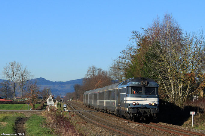 BB 67523 sur l'IC n°4412 reliant Tours à Lyon. St Romain la Motte, 23 Décembre 2014
