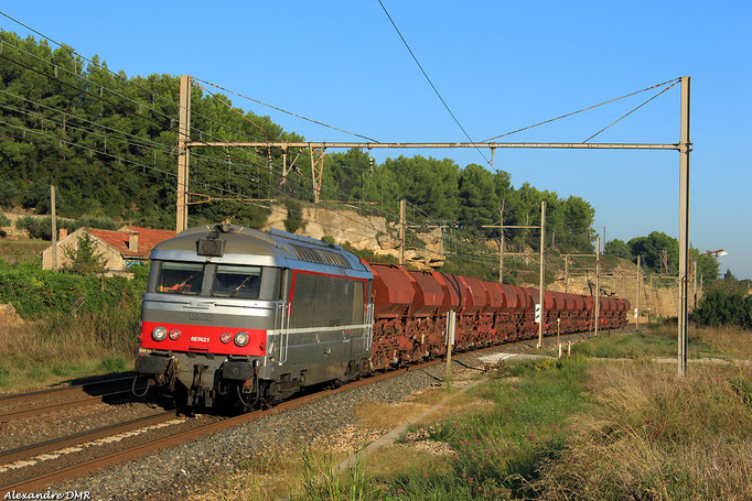 BB 67421 en tête d'un train de l'infra reliant Marseille Maritime. Saint Chamas, 3 Octobre 2014