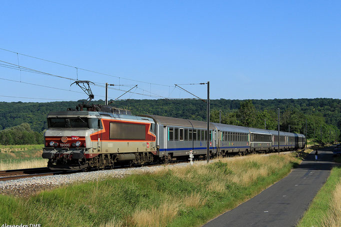 BB 15008 sur un TER reliant Chalon en Champagne à Paris Est. Citry, 3 juillet 2014