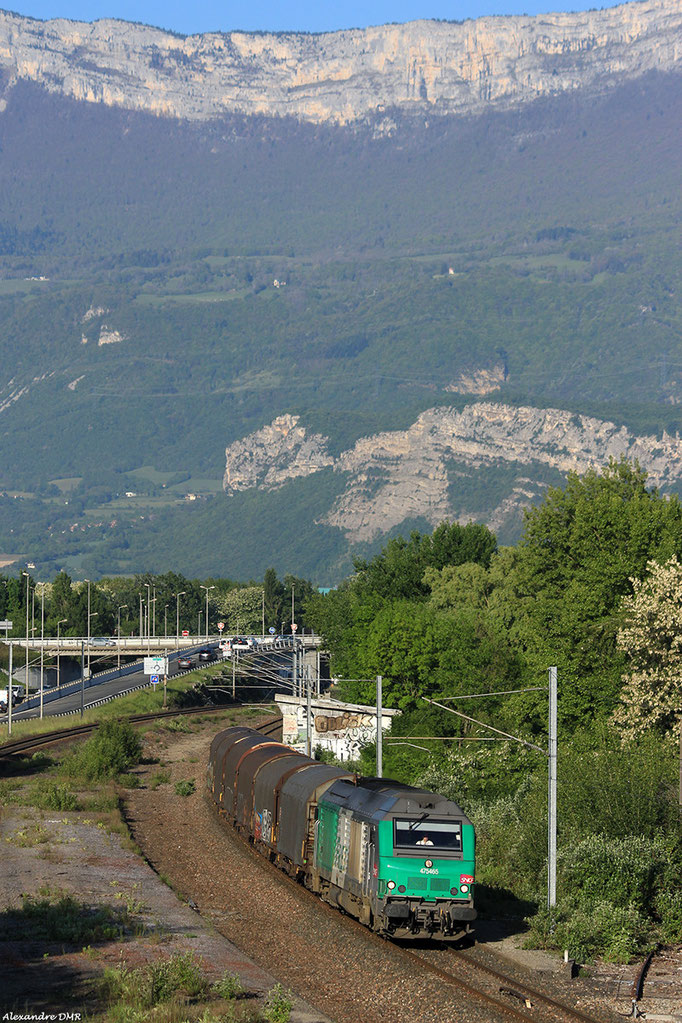 BB 75465 en tête d'un train reliant Grenoble poste B à l'usine d'Arcellor à Pontcharra. Gières, 5 Mai 2014