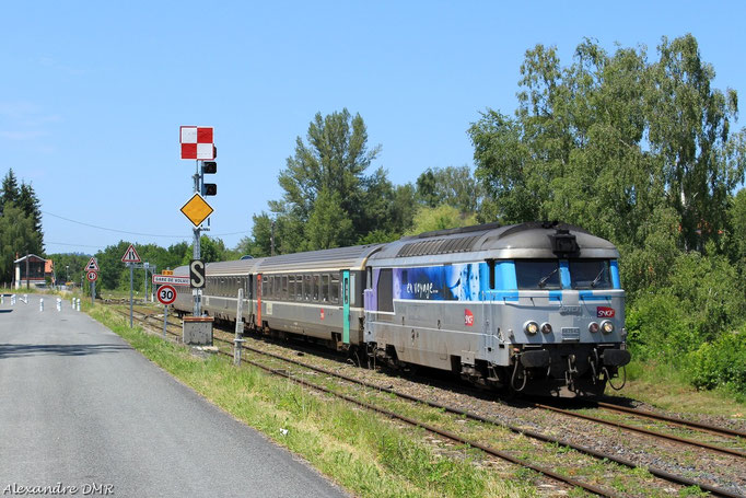 BB 67542 en tête du train n°4492 (ex "Ventadour") reliant Bordeaux à Clermont Ferrand. Gare de Volvic, 21 Juin 2014