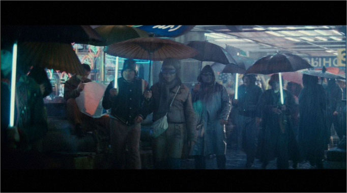 Ridley Scott setzte bei der Inszenierung seines Stadtbildes auf einen Kulturen-Mischmasch und Meonlicht, das die vom Regen durchsetzte Dunkelheit erhellt