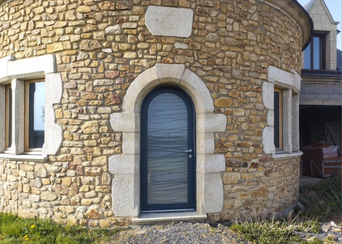 Jambages linteau granit plein cintre 