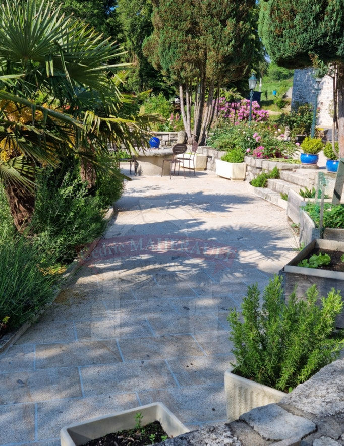 Dallage granit jaune veiné 