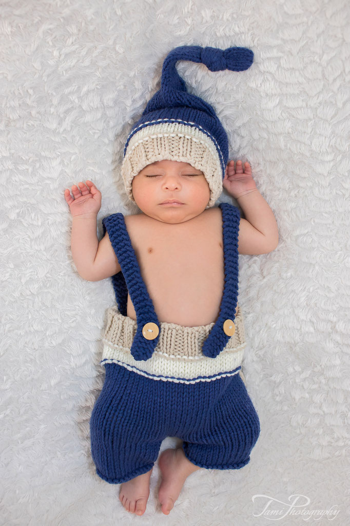Babyfotograf mit Accessoires, Babyshooting, Babyfotograf, Familienfotograf