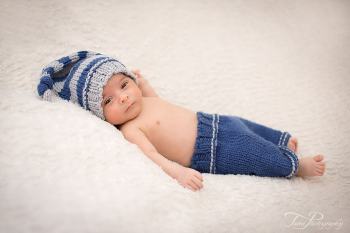 Babyfotograf mit Accessoires, Babyshooting, Babyfotograf, Familienfotograf