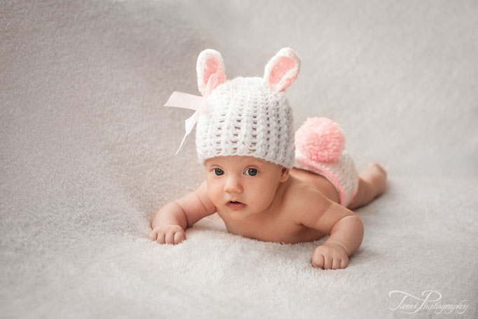 Babyfotograf mit Accessoires, Babyshooting, Babyfotograf, Familienfotograf