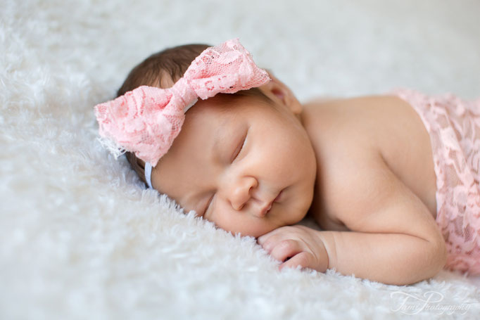 Babyfotograf mit Accessoires, Babyshooting, Babyfotograf, Familienfotograf