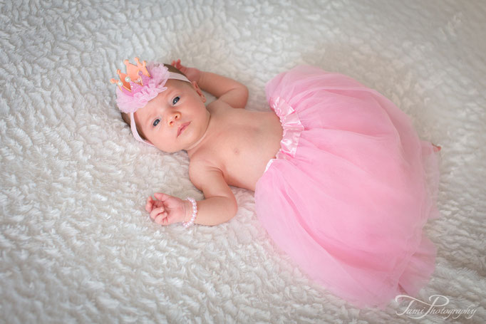 Babyfotograf mit Accessoires, Babyshooting, Babyfotograf, Familienfotograf