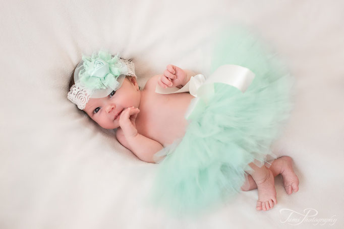 Babyfotograf mit Accessoires, Babyshooting, Babyfotograf, Familienfotograf