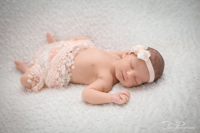 Babyfotograf mit Accessoires, Babyshooting, Babyfotograf, Familienfotograf