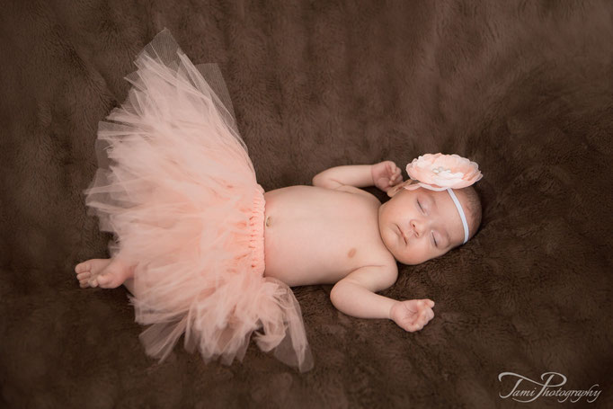 Babyfotograf mit Accessoires, Babyshooting, Babyfotograf, Familienfotograf