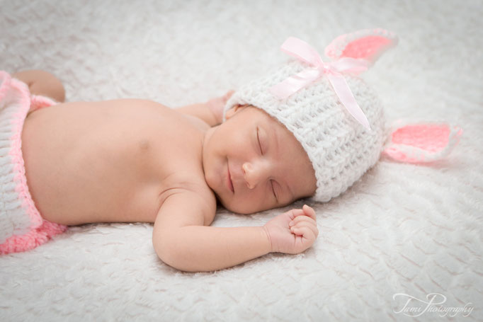 Babyfotograf mit Accessoires, Babyshooting, Babyfotograf, Familienfotograf