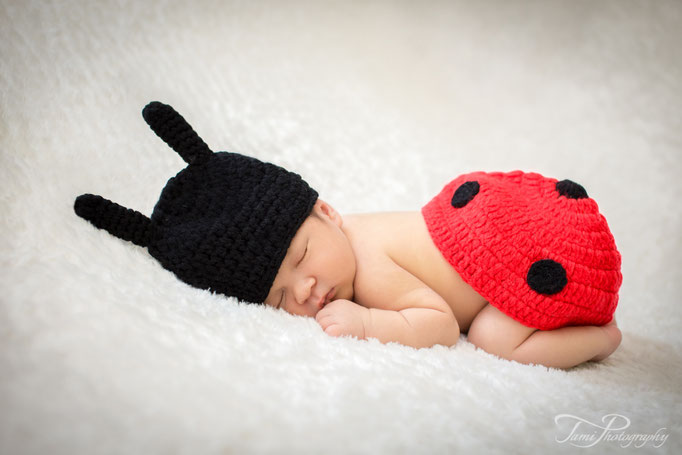 Babyfotograf mit Accessoires, Babyshooting, Babyfotograf, Familienfotograf