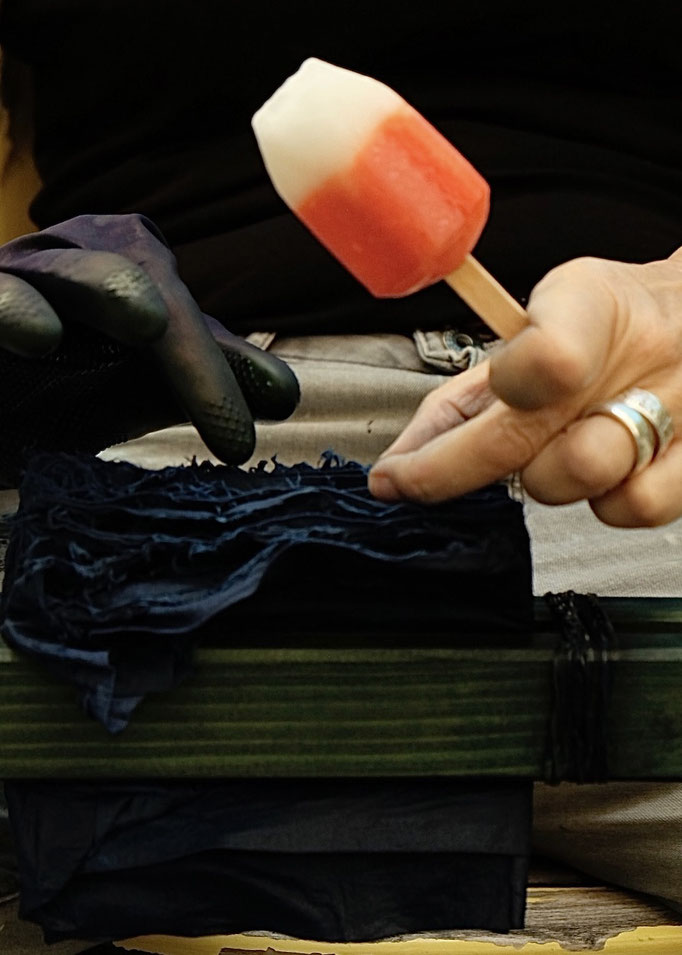 Ferien im Tessin mit Farbe und Handwerk, Indigo färben und Blockprint erleben in einer kreativen Auszeit. Ein spezieller Sommerkurs