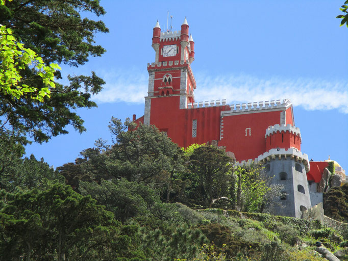 Palácio da Pena, staat op de top van een heuvel boven de Portugese stad Sintra, Portugal