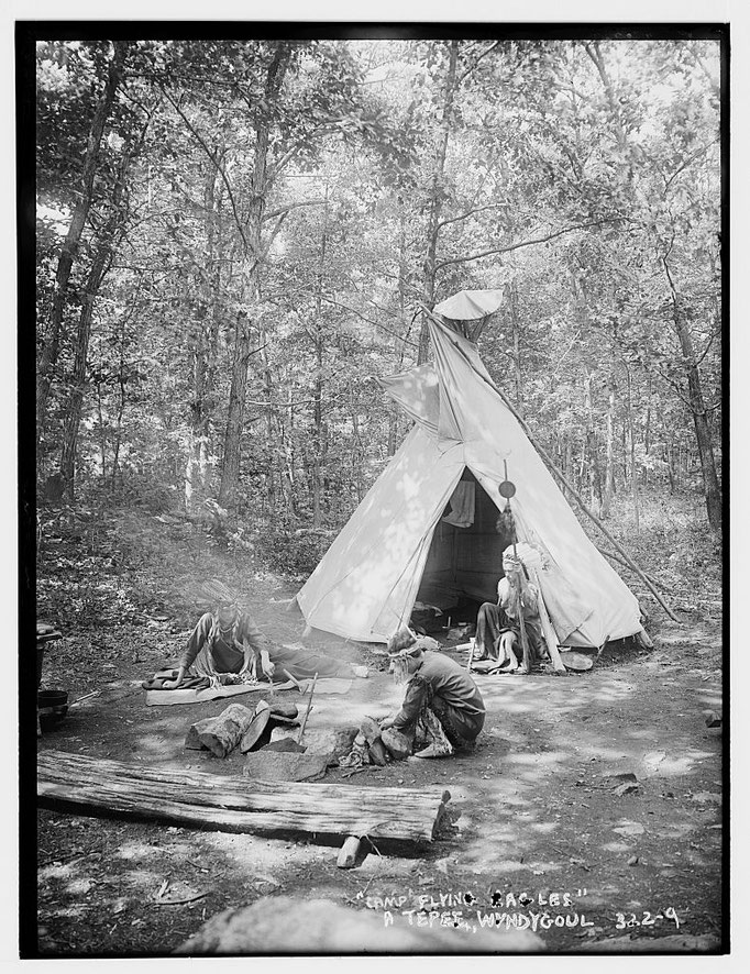 "Camp Flying Ragles" a Tepee, Wyndygoul