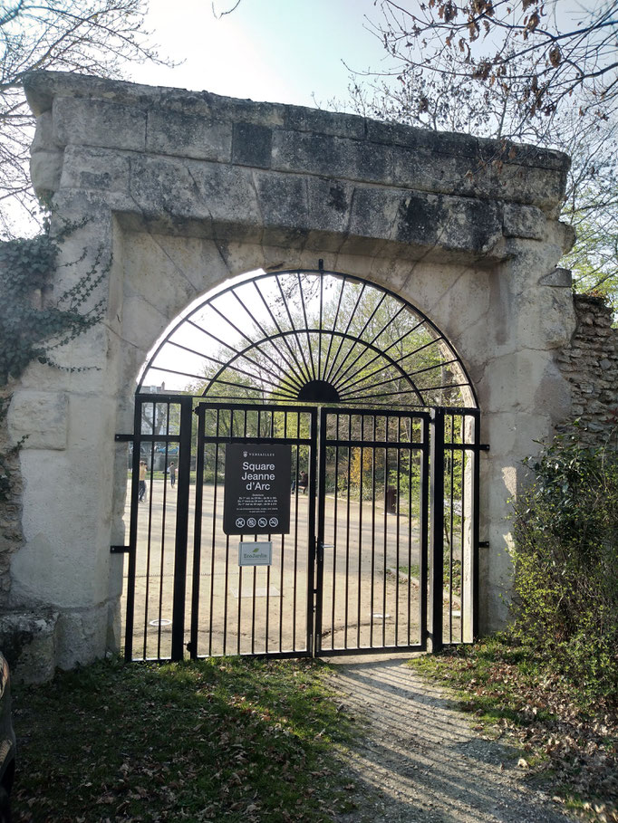 Grille arrière du square Jeanne d'Arc