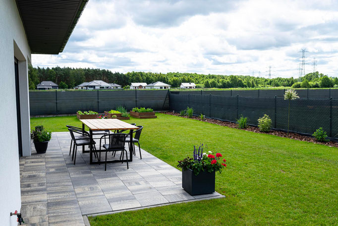 Gartengestaltung Terrassenbau Zaunbau Rollrasenverlegung Gartenpflege Heckenschnitt Baumpflege Baumfällung LüneGrün