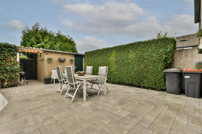 Gartengestaltung Terrassenbau Zaunbau Rollrasenverlegung Gartenpflege Heckenschnitt Baumpflege Baumfällung LüneGrün