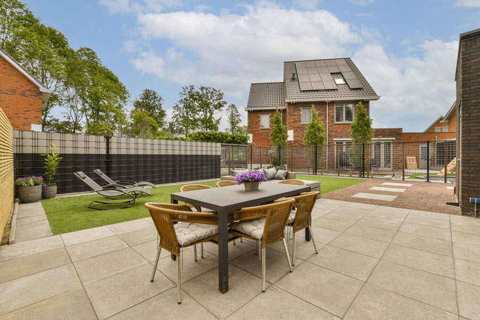Gartengestaltung Terrassenbau Zaunbau Rollrasenverlegung Gartenpflege Heckenschnitt Baumpflege Baumfällung LüneGrün