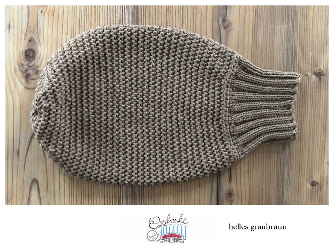 gehäkeltes Gebärmutter-Modell mit handgestrickter Cervix in hellem graubraun