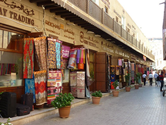 Schal- und Tuch-Bummel im Old Souq