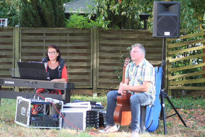 Susanne Oehm-Henninger und Alexander Kirchhoff machten die Musik beim Gottesdienst und dem Theaterstück.