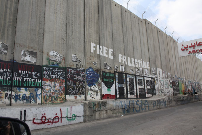 wall between Bethlehem and Jerusalem