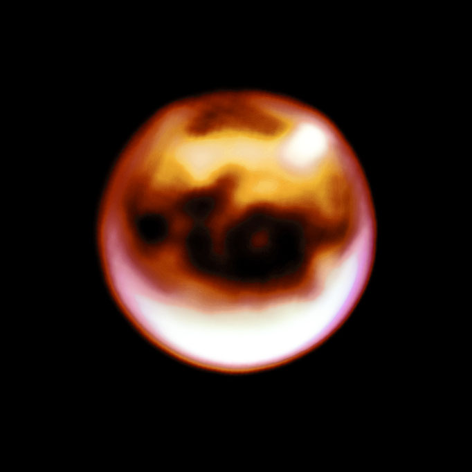 Ein Foto des Mondes Titan mit dem großen Erd-Embryo in der Eiblase.
