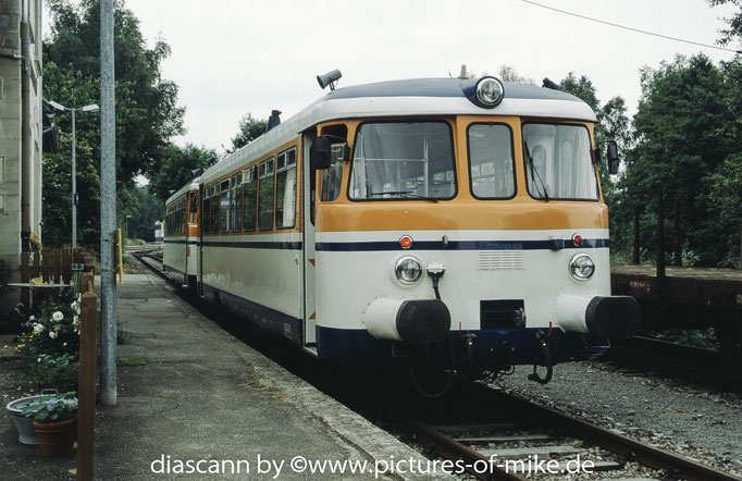 SWEG VT 27 am 5.6.2002 in Neckarbischofsheim-Nord als SWE 70774. MAN 1966, Fabriknummer 151132.